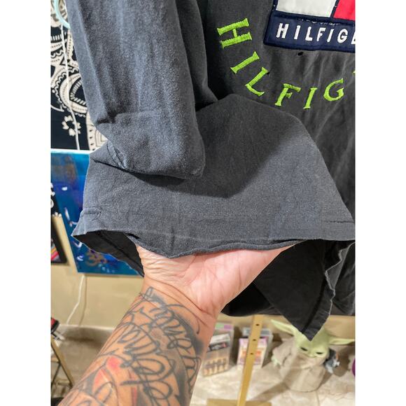 Vintage Y2K Tommy Hilfiger Streetwear Graphic Tee Embroidery Patch Oversized XL - Picture 6 of 8